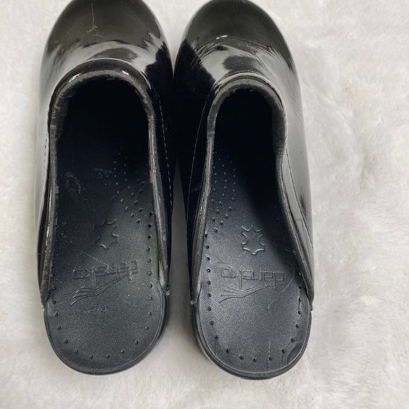 Dansko XP 2.0 Black Patent Clogs, EU 36 - Picture 5 of 6
